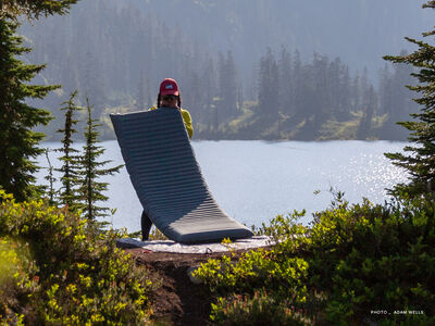 13219_thermarest_neoair_topoluxe_adamwells_unlimitedperpetual_1