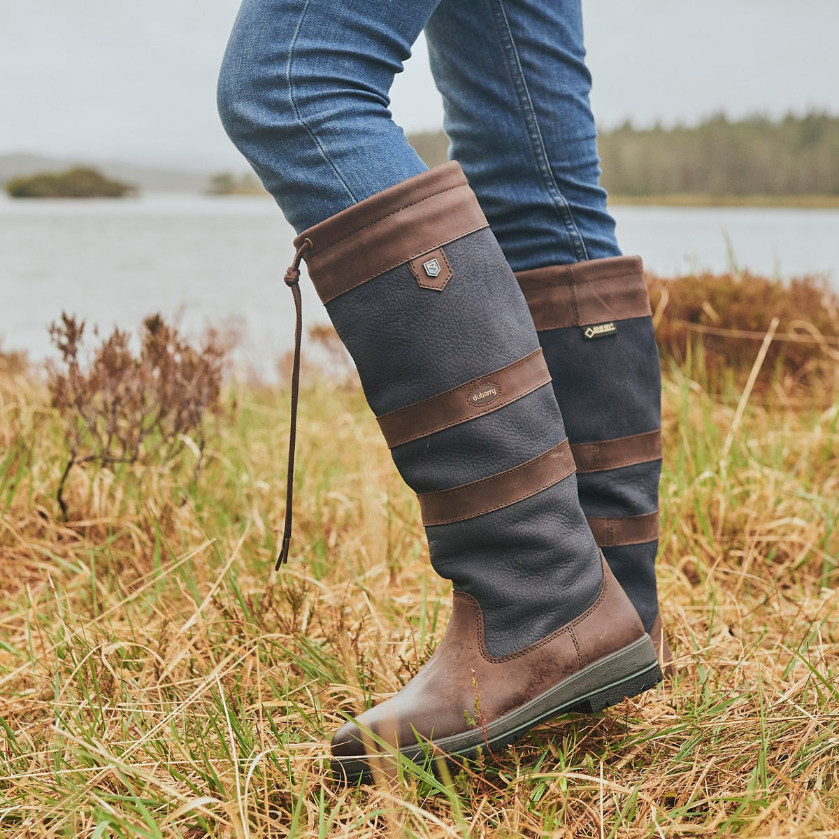 17708_navybrown_lifestyle-1