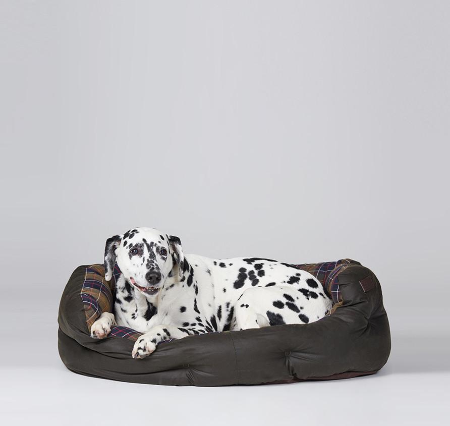 Barbour_wax_dog_bed_35_UAC0117TN11_2048x2048