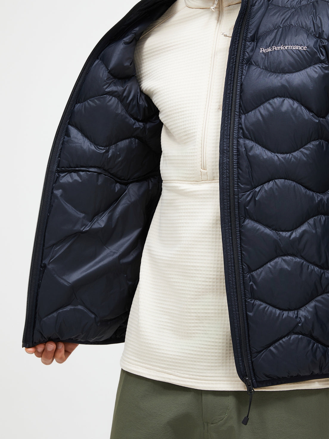 HeliumJacket-W-Black-05