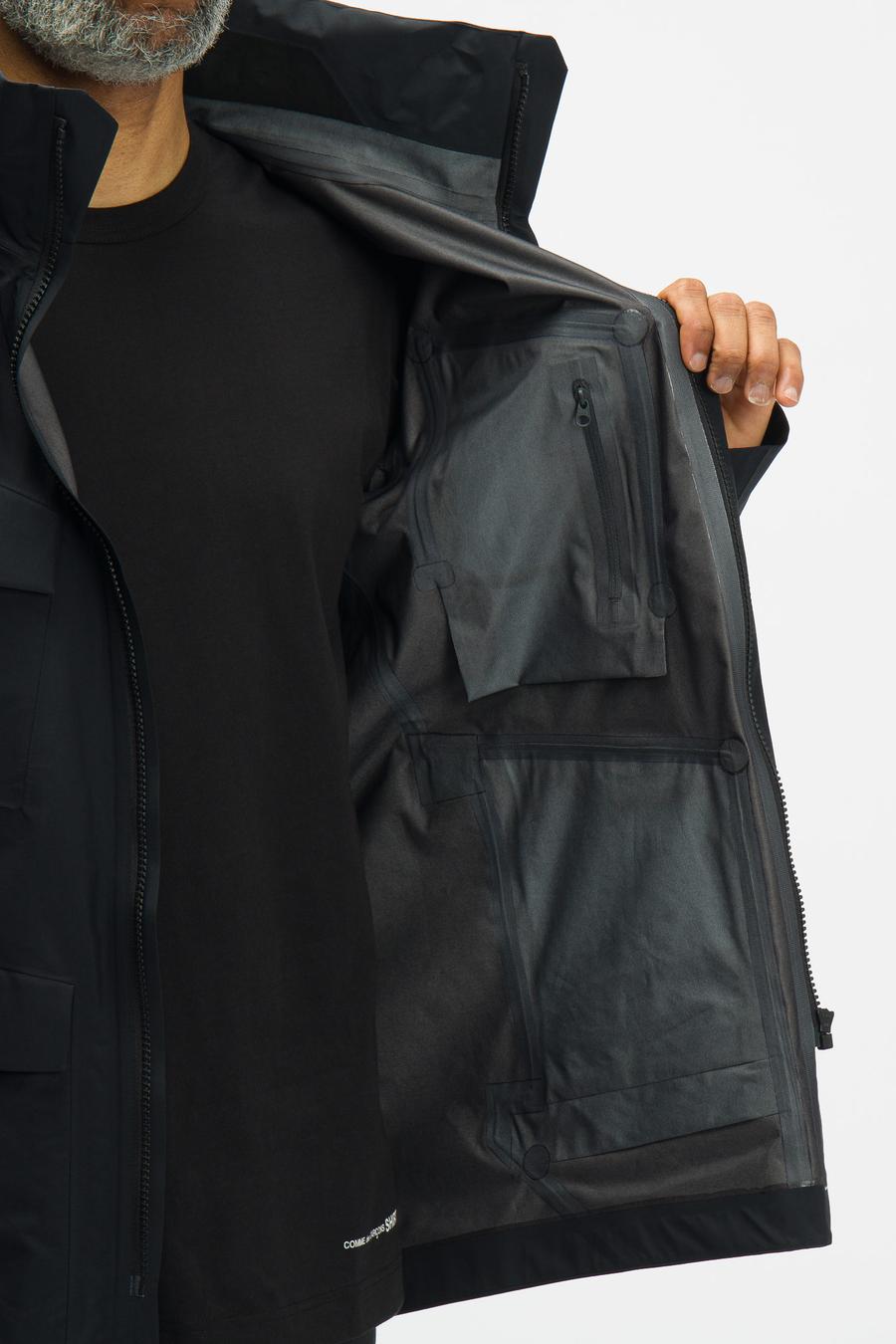 NOTRE-CHICAGO-ARCTERYX-FIELD-LT-JACKET-BLACK-0169_900x1350_crop_center