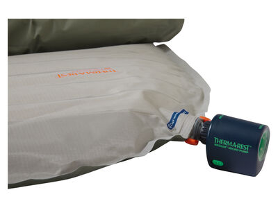 13227_thermarest_neoair_micro_pump_inuse