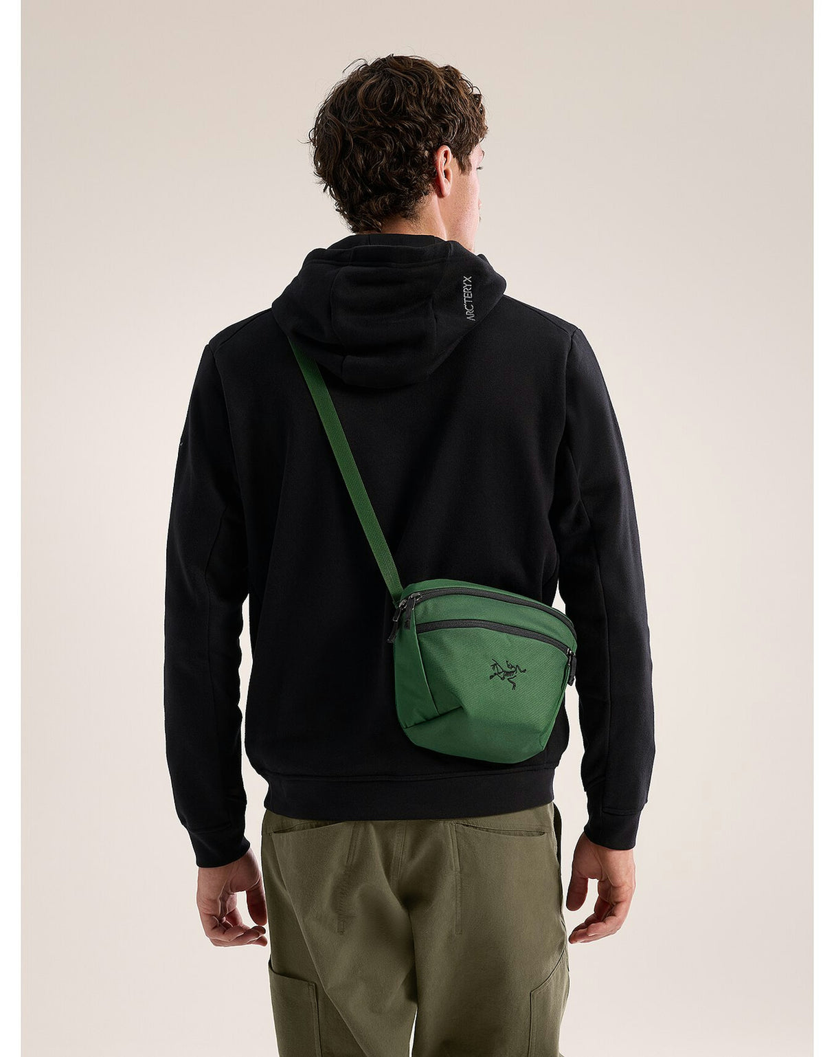 F24-X000008973-Mantis-2-Waist-Pack-Eden-Black-Front-View