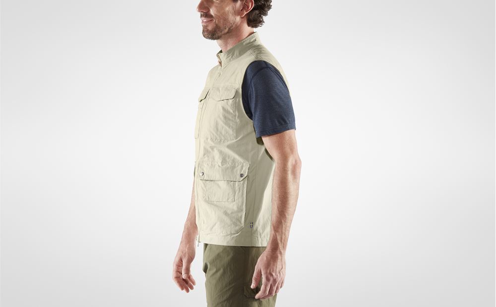 travellers_mt_vest_m_84763-191_e_model_fjr